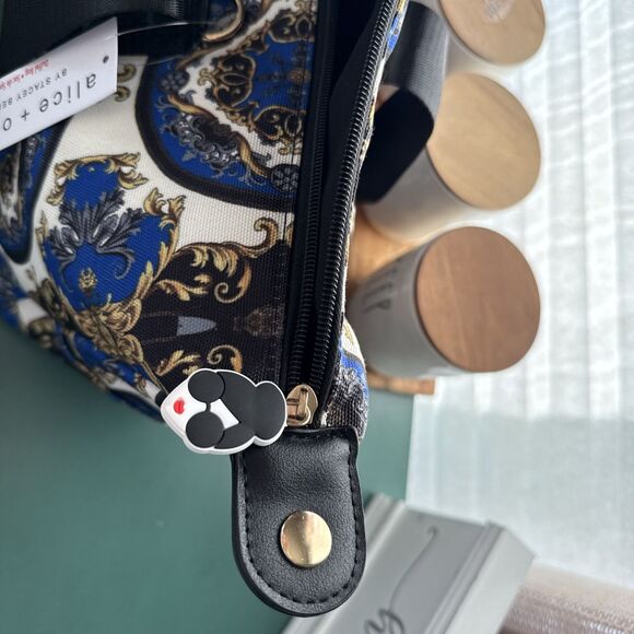 Alice+Olivia DuffleBag Regal Romance Travel Detachable Strap Pockets 16x6x11 NWT - Picture 4 of 16